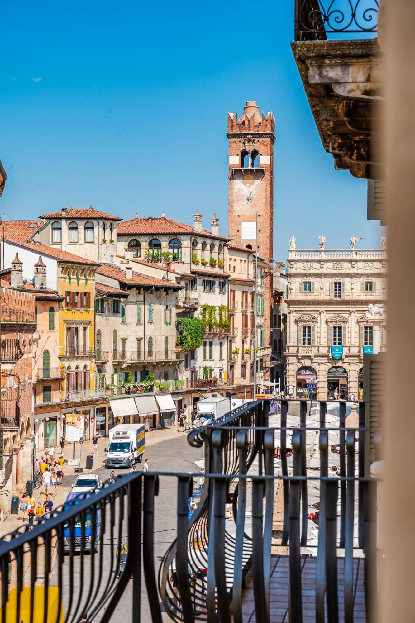 Hoomee Piazza Erbe Apartment Verona Ngoại thất bức ảnh